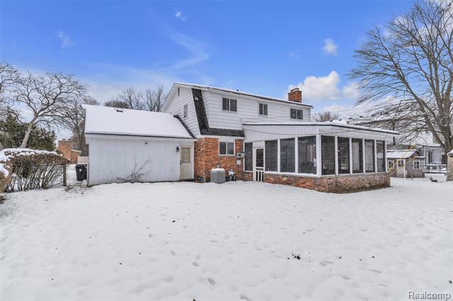 Builiding view forty two for 23520 Rockingham, Southfield, MI. 48033