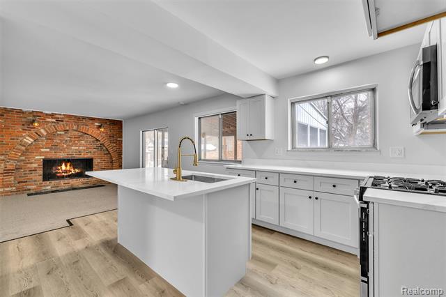 Builiding view nineteen for 23520 Rockingham, Southfield, MI. 48033