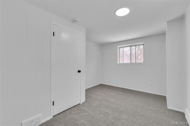 Builiding view thirty five for 23520 Rockingham, Southfield, MI. 48033