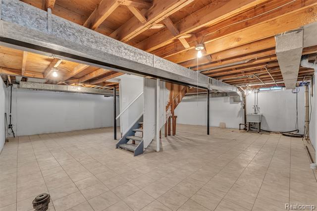 Builiding view thirty nine for 23520 Rockingham, Southfield, MI. 48033