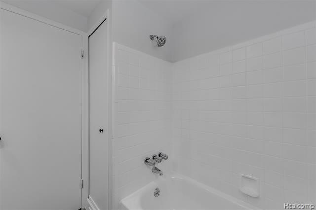 Builiding view thirty three for 23520 Rockingham, Southfield, MI. 48033