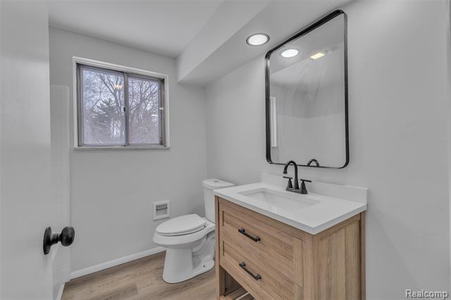 Builiding view thirty two for 23520 Rockingham, Southfield, MI. 48033