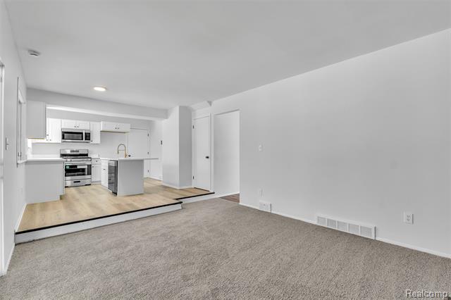 Builiding view twenty four for 23520 Rockingham, Southfield, MI. 48033