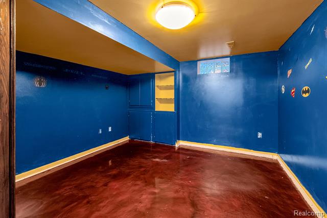 Builiding view eighty one for 46575 Red Oak, Northville, MI. 48168