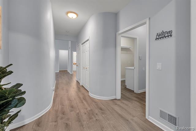 Builiding view fifty eight for 46575 Red Oak, Northville, MI. 48168