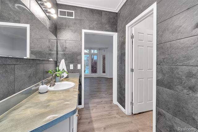 Builiding view fifty five for 46575 Red Oak, Northville, MI. 48168