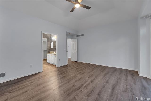 Builiding view fifty for 46575 Red Oak, Northville, MI. 48168