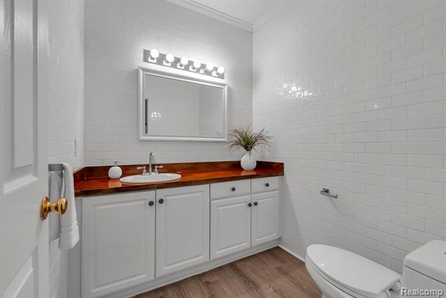 Builiding view forty four for 46575 Red Oak, Northville, MI. 48168