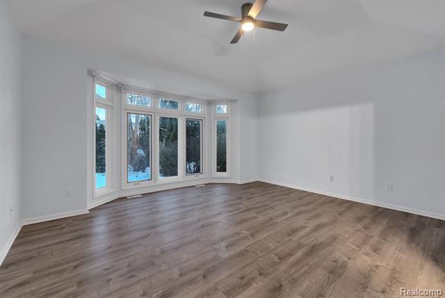 Builiding view forty nine for 46575 Red Oak, Northville, MI. 48168