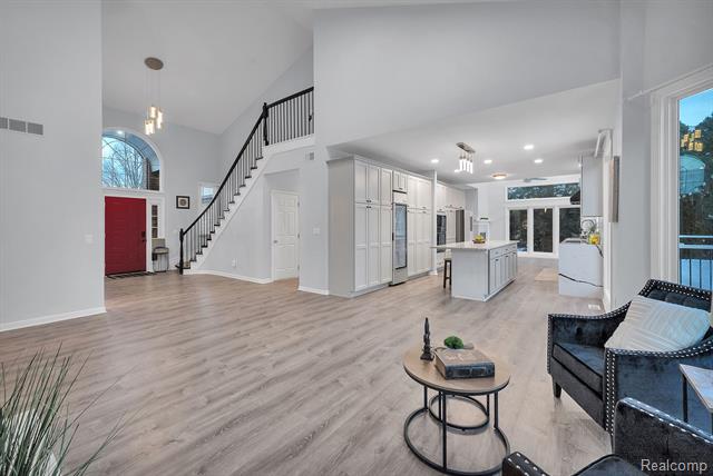 Builiding view forty one for 46575 Red Oak, Northville, MI. 48168