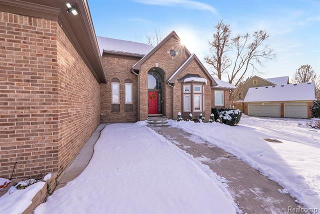 Builiding view seventeen for 46575 Red Oak, Northville, MI. 48168