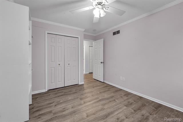 Builiding view seventy four for 46575 Red Oak, Northville, MI. 48168