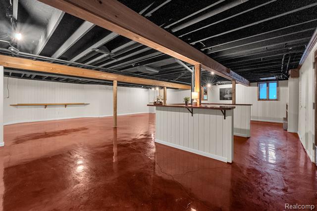 Builiding view seventy six for 46575 Red Oak, Northville, MI. 48168