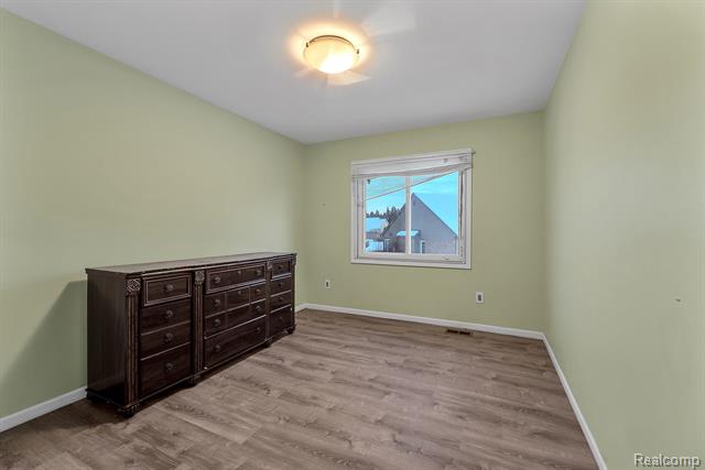 Builiding view seventy two for 46575 Red Oak, Northville, MI. 48168