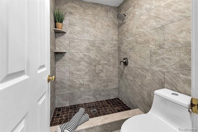 Builiding view sixty eight for 46575 Red Oak, Northville, MI. 48168