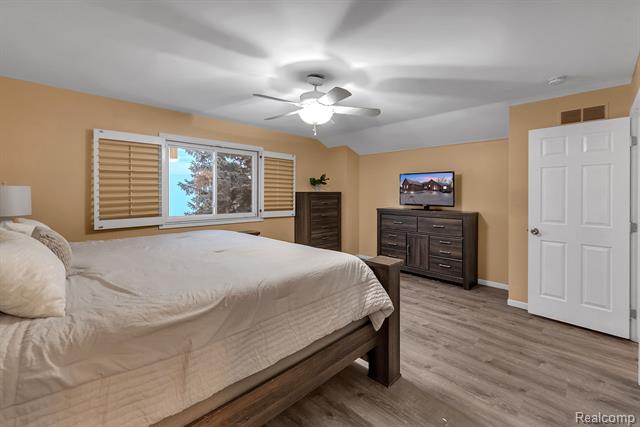 Builiding view sixty nine for 46575 Red Oak, Northville, MI. 48168