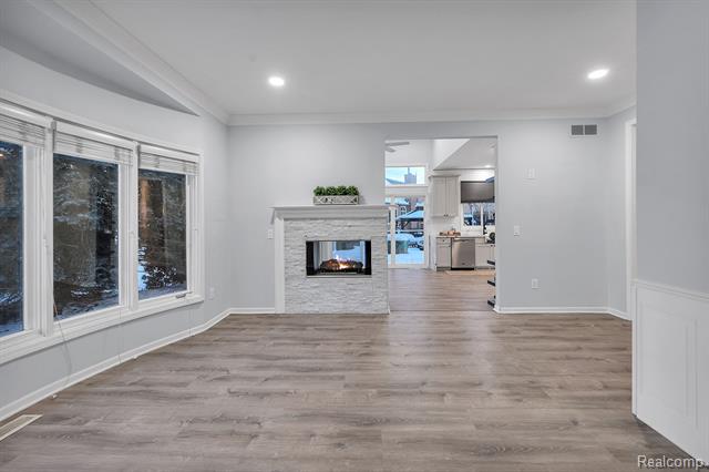 Builiding view sixty for 46575 Red Oak, Northville, MI. 48168