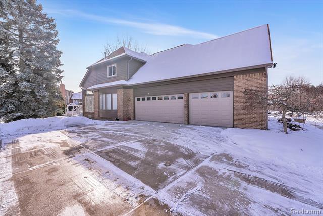 Builiding view thirteen for 46575 Red Oak, Northville, MI. 48168