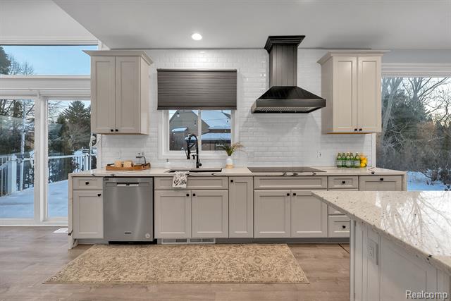 Builiding view thirty nine for 46575 Red Oak, Northville, MI. 48168