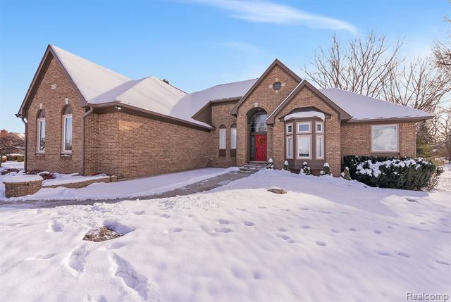 Builiding view thirty seven for 46575 Red Oak, Northville, MI. 48168