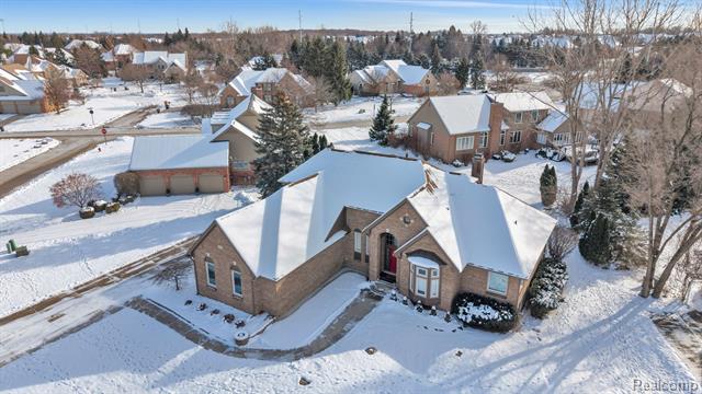 Builiding view thirty for 46575 Red Oak, Northville, MI. 48168