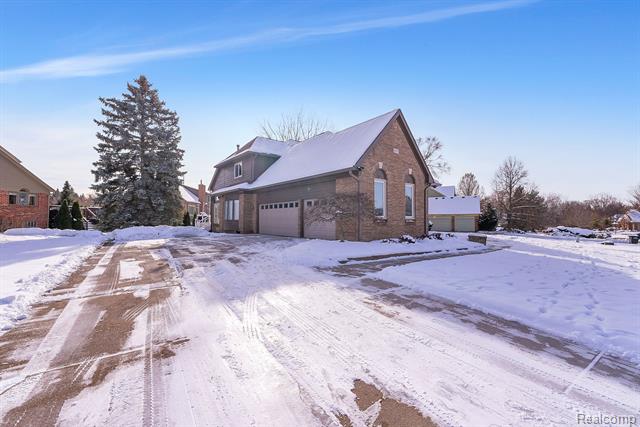 Builiding view twelve for 46575 Red Oak, Northville, MI. 48168