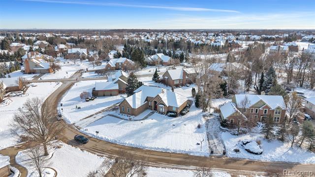 Builiding view twenty four for 46575 Red Oak, Northville, MI. 48168