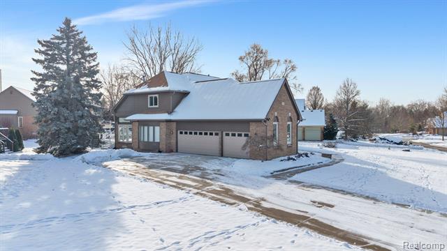 Builiding view twenty one for 46575 Red Oak, Northville, MI. 48168