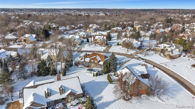 Builiding view twenty seven for 46575 Red Oak, Northville, MI. 48168