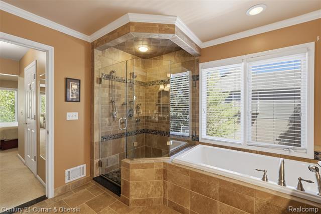 Builiding view forty for 24081 Wintergreen, Novi, MI. 48374