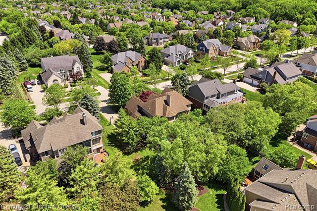 Builiding view seventy seven for 24081 Wintergreen, Novi, MI. 48374