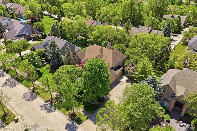 Builiding view seventy two for 24081 Wintergreen, Novi, MI. 48374