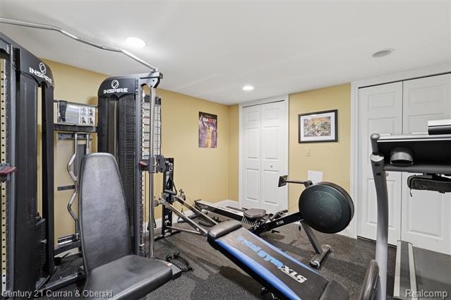 Builiding view sixty for 24081 Wintergreen, Novi, MI. 48374