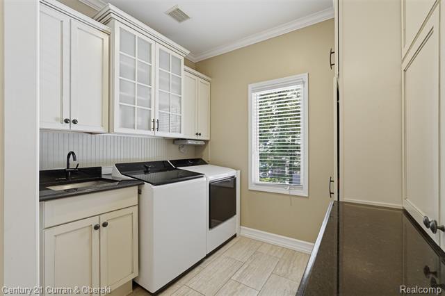 Builiding view thirty three for 24081 Wintergreen, Novi, MI. 48374