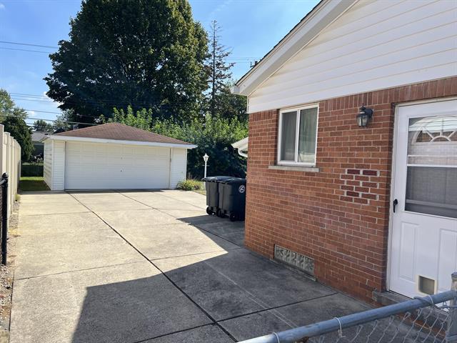 Builiding view twelve for 19436 Donna, Livonia, MI. 48152