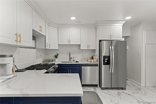 Builiding view eight for 16537 Pollyanna, Livonia, MI. 48154