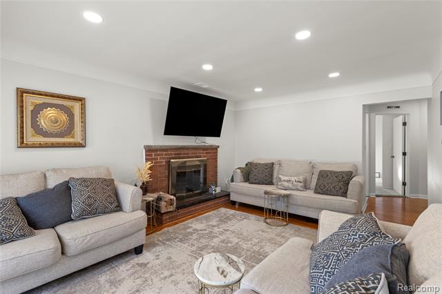Builiding view five for 16537 Pollyanna, Livonia, MI. 48154