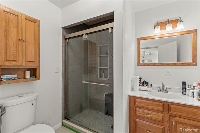 Builiding view sixteen for 16537 Pollyanna, Livonia, MI. 48154