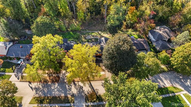 Builiding view thirty four for 16537 Pollyanna, Livonia, MI. 48154