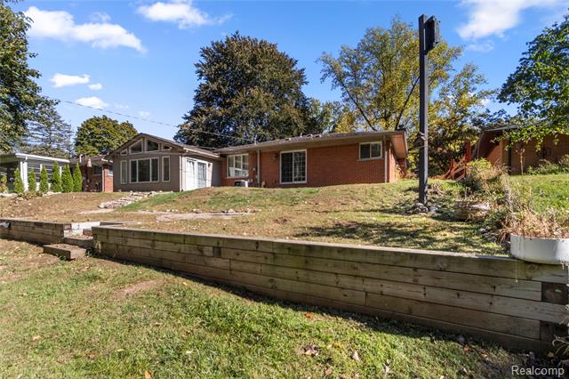 Builiding view twenty eight for 16537 Pollyanna, Livonia, MI. 48154