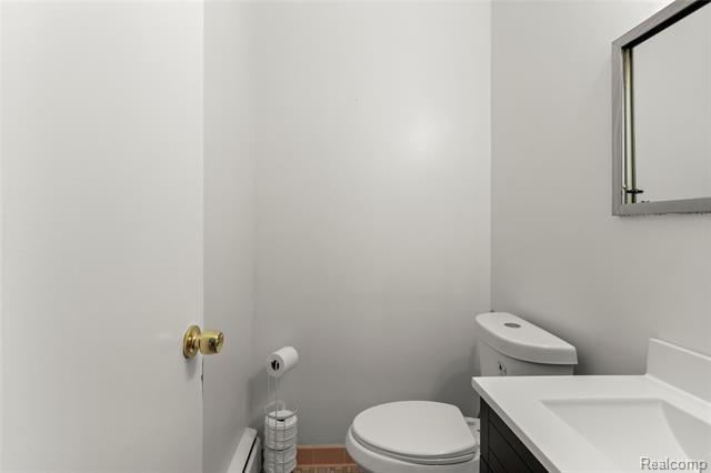 Builiding view twenty four for 16537 Pollyanna, Livonia, MI. 48154