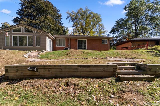 Builiding view twenty nine for 16537 Pollyanna, Livonia, MI. 48154