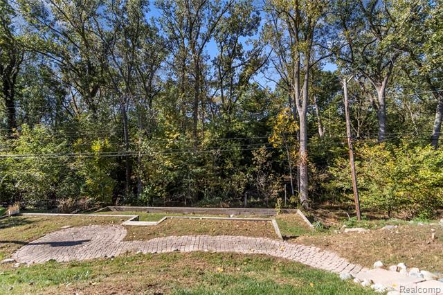 Builiding view twenty six for 16537 Pollyanna, Livonia, MI. 48154
