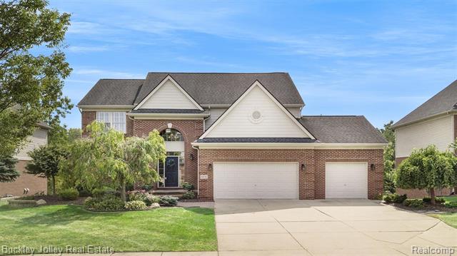 front view for 33011 Brookside Court, Livonia, Mi. 48152