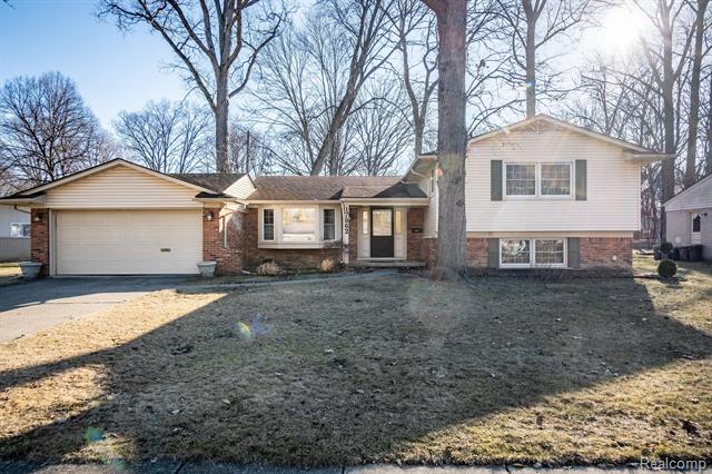 front view for 17862 Bell Creek, Livonia, Mi. 48152