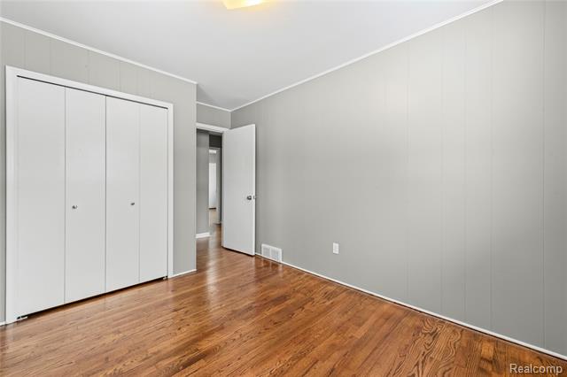 Builiding view eight for 28507 Sunnydale, Livonia, MI. 48154