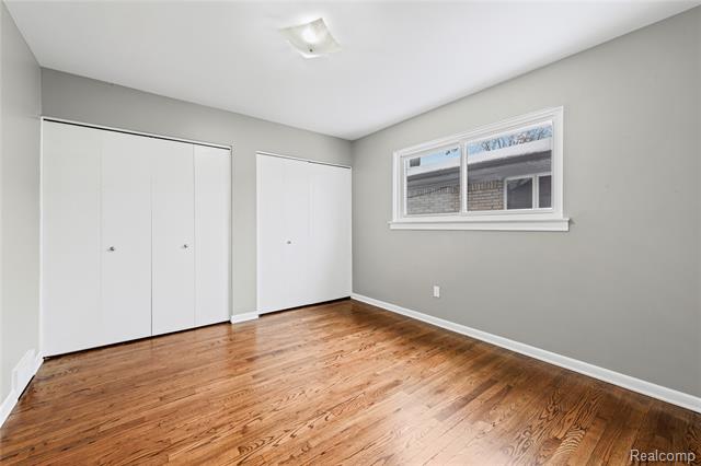 Builiding view eleven for 28507 Sunnydale, Livonia, MI. 48154