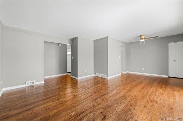 Builiding view four for 28507 Sunnydale, Livonia, MI. 48154