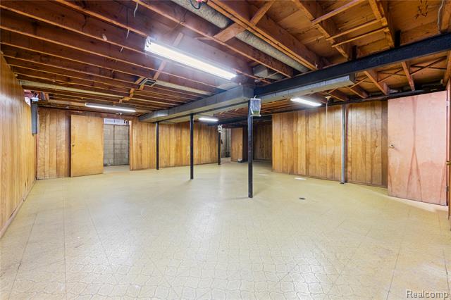 Builiding view fourteen for 28507 Sunnydale, Livonia, MI. 48154