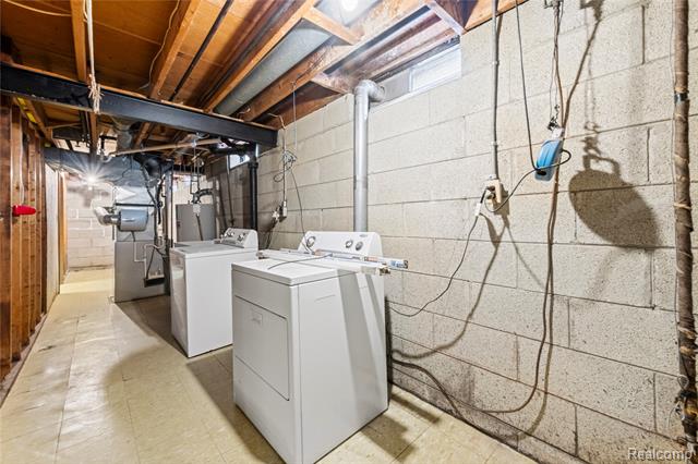 Builiding view seventeen for 28507 Sunnydale, Livonia, MI. 48154